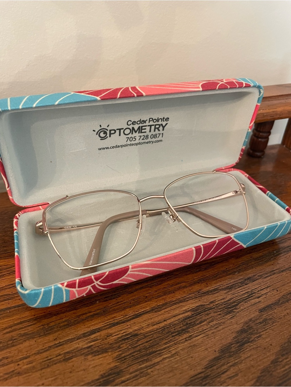 Women's Oversized Metal Frame Glasses in Gold